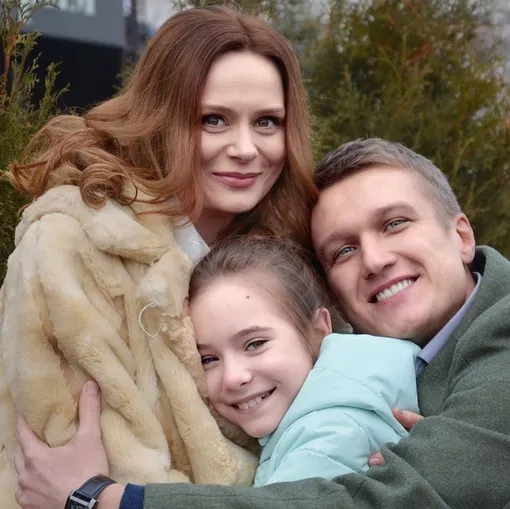 Анатолий Руденко с женой Еленой Дудиной и дочерью Миленой