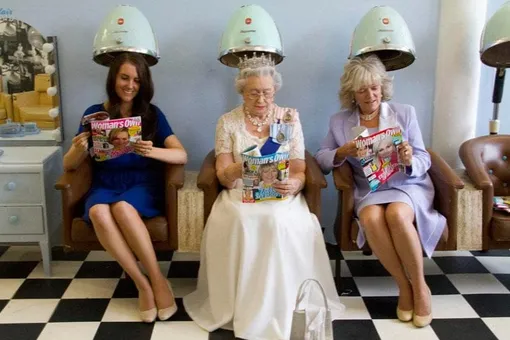 «Голые и пьяные». Британский фотограф решила показать королевскую семью так, как она ее видит