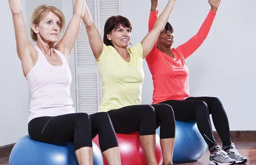 Женщины занимаются спортом, как похудеть после 50 лет женщине советы