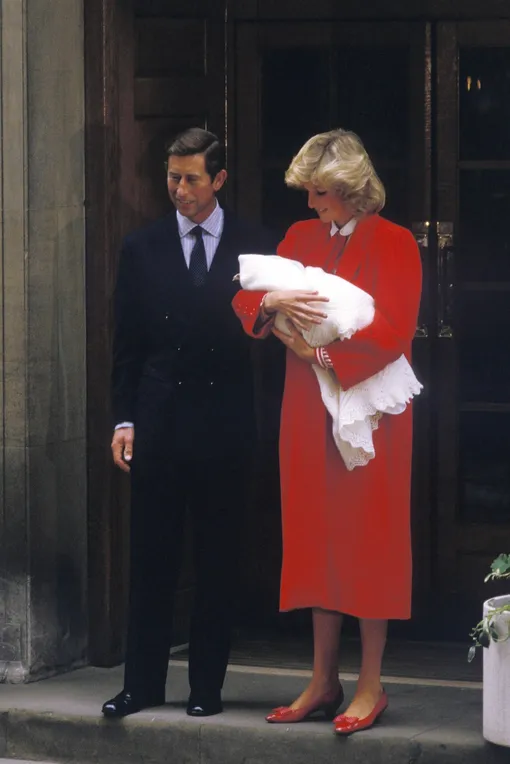 Принцесса Диана родила первенца 16 ноября 1984 года.