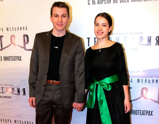 Дмитрий Шаракоис с девушкой