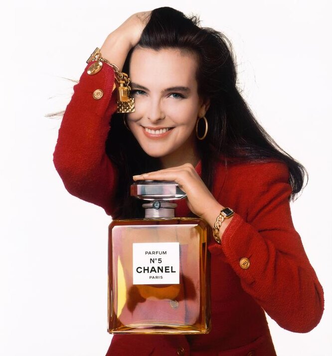 Кароль Буке в рекламе аромата Chanel №5 (1986)