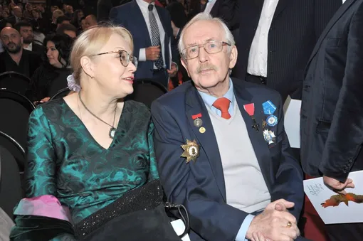 Василий Ливанов с женой