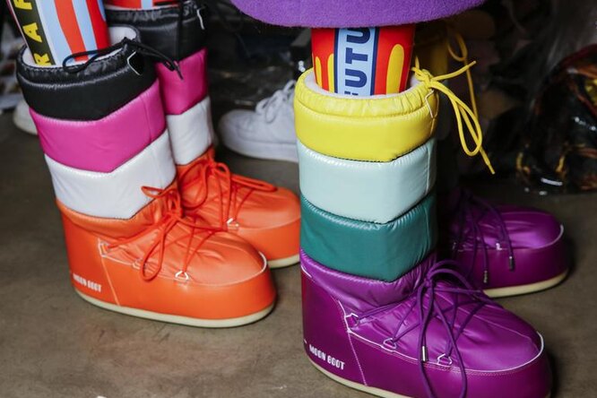 «Уродливые» ботинки, которые носят модницы: дутики, угги, луноходы и другие
