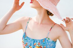Больше не значит лучше: как правильно выбрать солнцезащитный крем