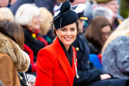 Амбиции будущей королевы: эксперт раскрыла тайное значение цвета наряда Кейт Миддлтон
