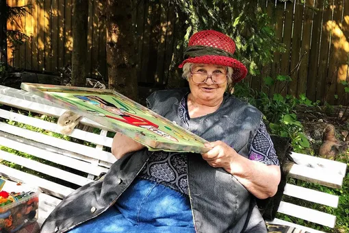 Пенсионерка борется с деменцией с помощью вышивки. Ее работы впечатляют!