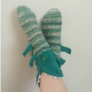 Шерстяные носки-драконы