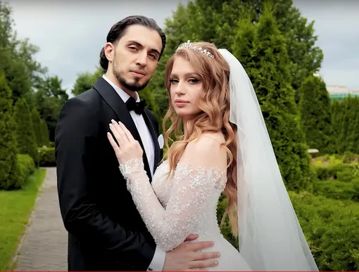 В 2023 году музыкант Gazan и блогер Полина Дубкова стали мужем и женой