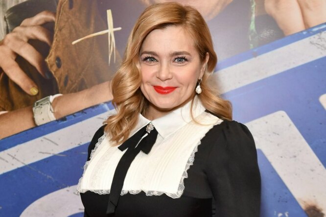 «Мой голубоглазый ангел»: Ирина Пегова с дочерью прошлась по Печорским пещерам «Мой голубоглазый ангел»: Ирина Пегова с дочерью прошлась по Печорским пещерам