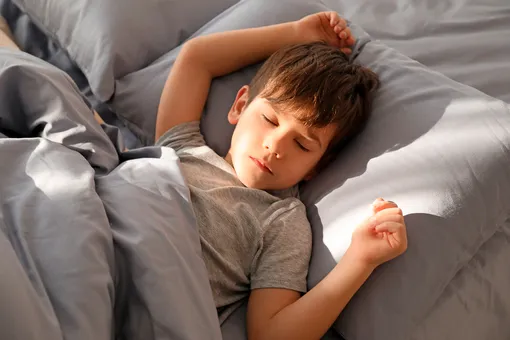 Сколько часов сна нужно детям и подросткам