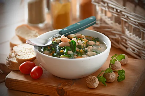 20 рецептов супов с крупой и бобовыми: не только гороховый, рассольник и харчо