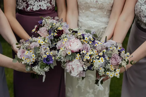 «Хотела создать драму»: подружке невесты отказали от свадьбы из-за платья