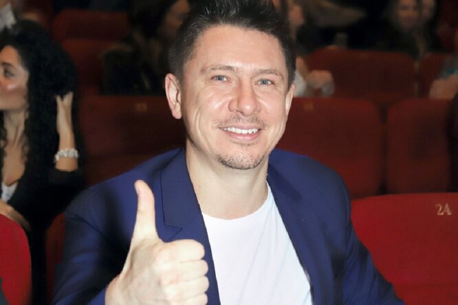«Дети вам к лицу»: Тимур Батрутдинов растрогал подписчиков совместным фото с племянницами «Дети вам к лицу»: Тимур Батрутдинов растрогал подписчиков совместным фото с племянницами