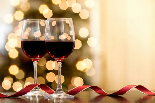 Как выбрать вино к новогодним праздникам? Рекомендации сомелье