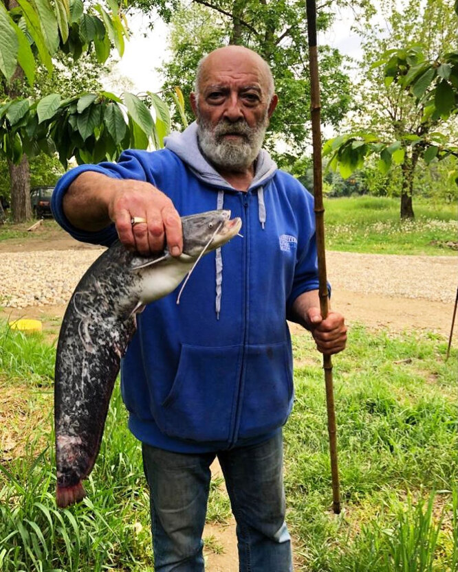 Отец Маргариты Симоньян с уловом рыбы