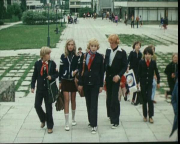 Кадр из фильма «Приключения Электроника», 1979 год, школьная форма советских школьников