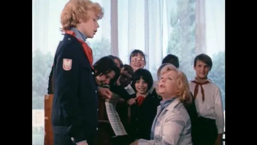 Кадр из фильма «Приключения Электроника», советская школьная форма для мальчиков фото