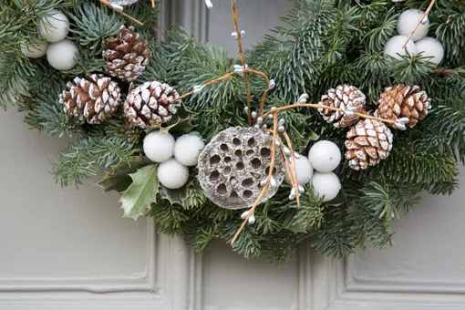 Элементы новогоднего декора и поделки своими руками Как сделать рождественский венок из упаковок из-под яиц: простая пошаговая инструкция с видео