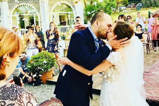 Лариса Гузеева поделилась фотографиями грузинской свадьбы сына