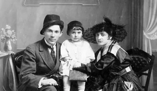 Леонид Утесов с дочерью Эдитой и женой