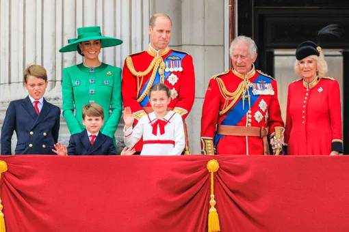 Как Кейт Миддлтон и принц Уильям с детьми регулярно нарушают королевский протокол 