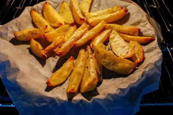 Хрустящая картошка по-деревенски в духовке