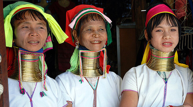 Женщины народа падаунг