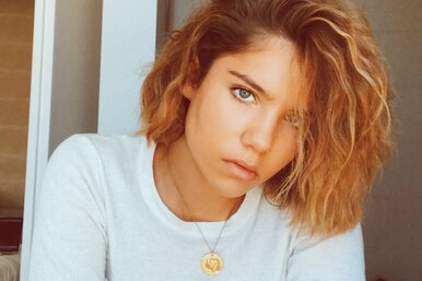 Влюблена в футболиста, дружит с братьями: 5 фактов о 20-летней внучке Ельцина