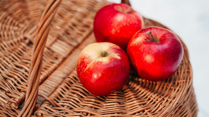 Яблоки — отличный помощник при похудении