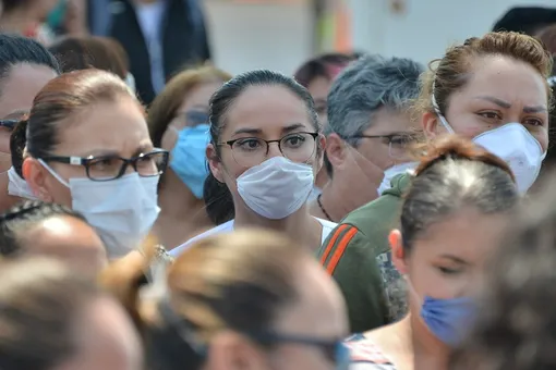 «Маска не должна быть влажной»: названы правила ношения маски во время эпидемии коронавируса
