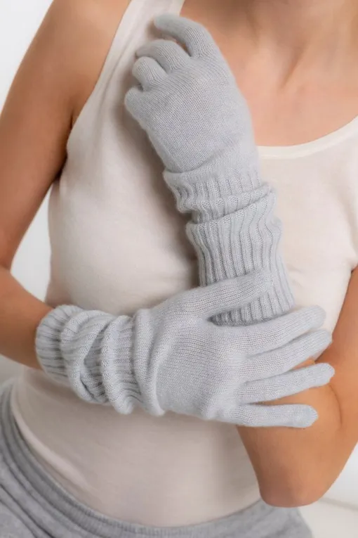 Пример ношения кашемировых перчаток