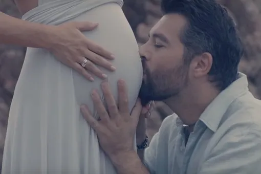 Алексей Чумаков снял видео с беременной Юлией Ковальчук в честь рождения дочери