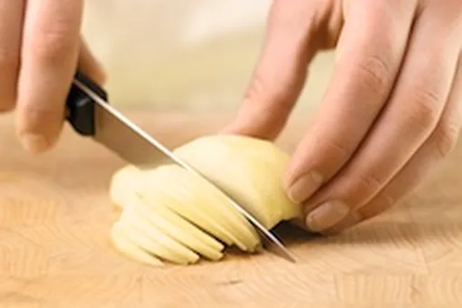 Как нарезать груши для пирога