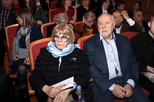 Алла Сурикова фото с мужем Александром Поташниковым
