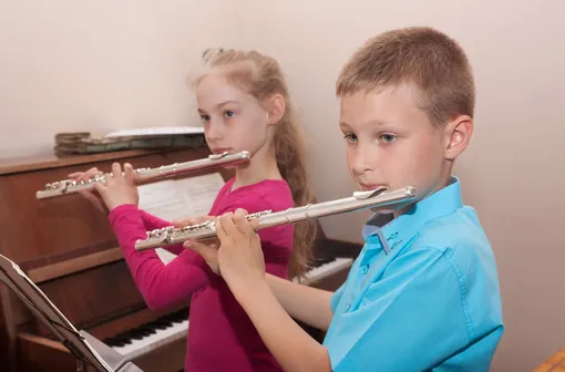 Занятия флейтой улучшают осанку