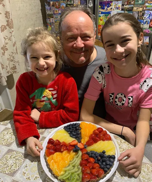 Алексей Маклаков с дочерьми Ириной и Софией