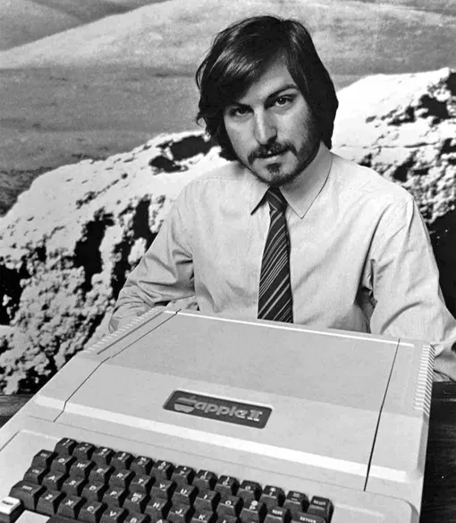 Стив Джобс с компьютером Apple второй серии, 1978 г.