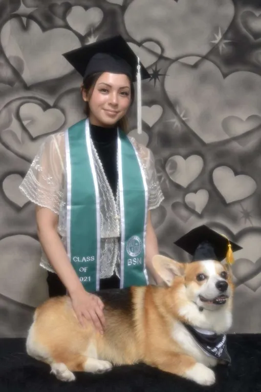 студентка с собакой