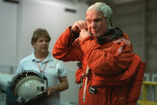 Джон Гленн полетел в космос в 77 лет, чтобы помочь людям победить старость