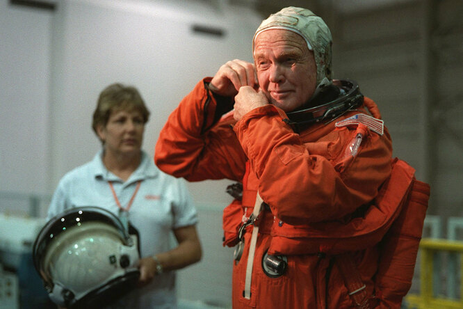 Джон Гленн полетел в космос в 77 лет, чтобы помочь людям победить старость