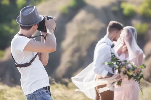Пара отсудила 1,6 миллиона у фотографа, который так и не отдал свадебные снимки