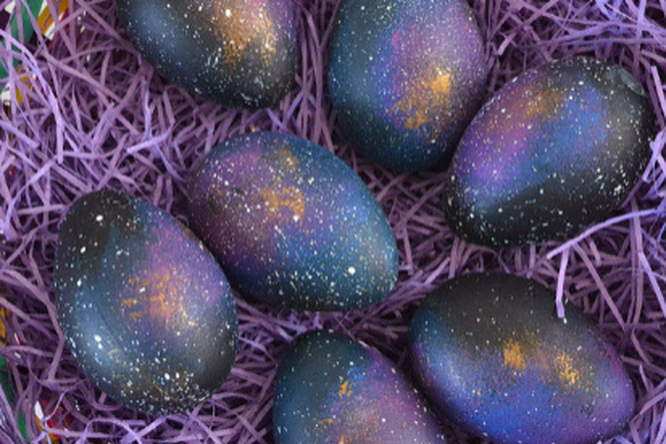 Фантастические «звездные» яйца на Пасху. Простой мастер-класс из трех шагов