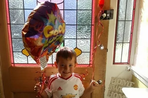 Воздушный шарик доставил послание от маленького мальчика в другую страну