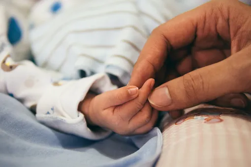 Ребёнок родился с антителами к коронавирусу — его мать переболела беременной