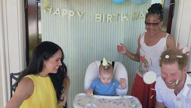 Арчи празднует свой первый день рождения вместе с родителями Меган и Гарри, а также бабушкой Дорией