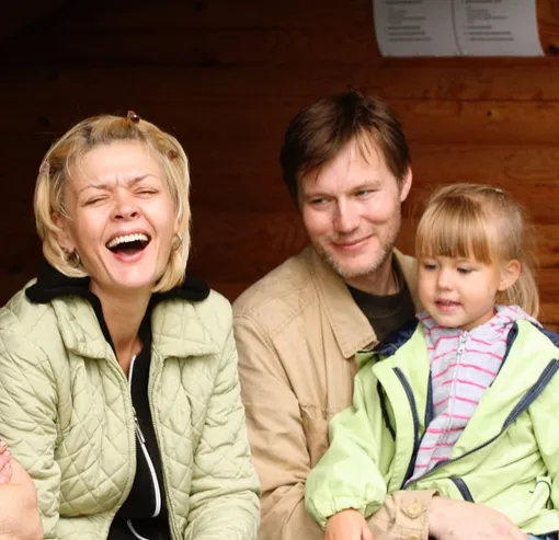 Юлия Меньшова, Игорь Гордин и их дочь Таисия фото