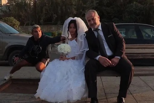 Видео «свадьбы» седого жениха и 12-летней девочки шокировало Сеть