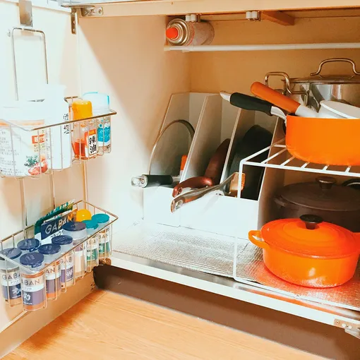 Как навести порядок в кухонных шкафах: лайфхаки по организации хранения в кухне