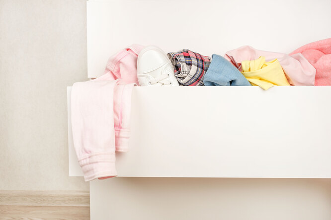как разбирать шкаф с одеждой?